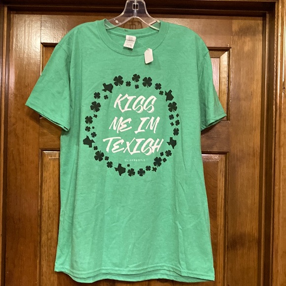 NWT Large “Kiss Me I’m Texish” Texas Irish Green Tee (ABBA) - Picture 2 of 9